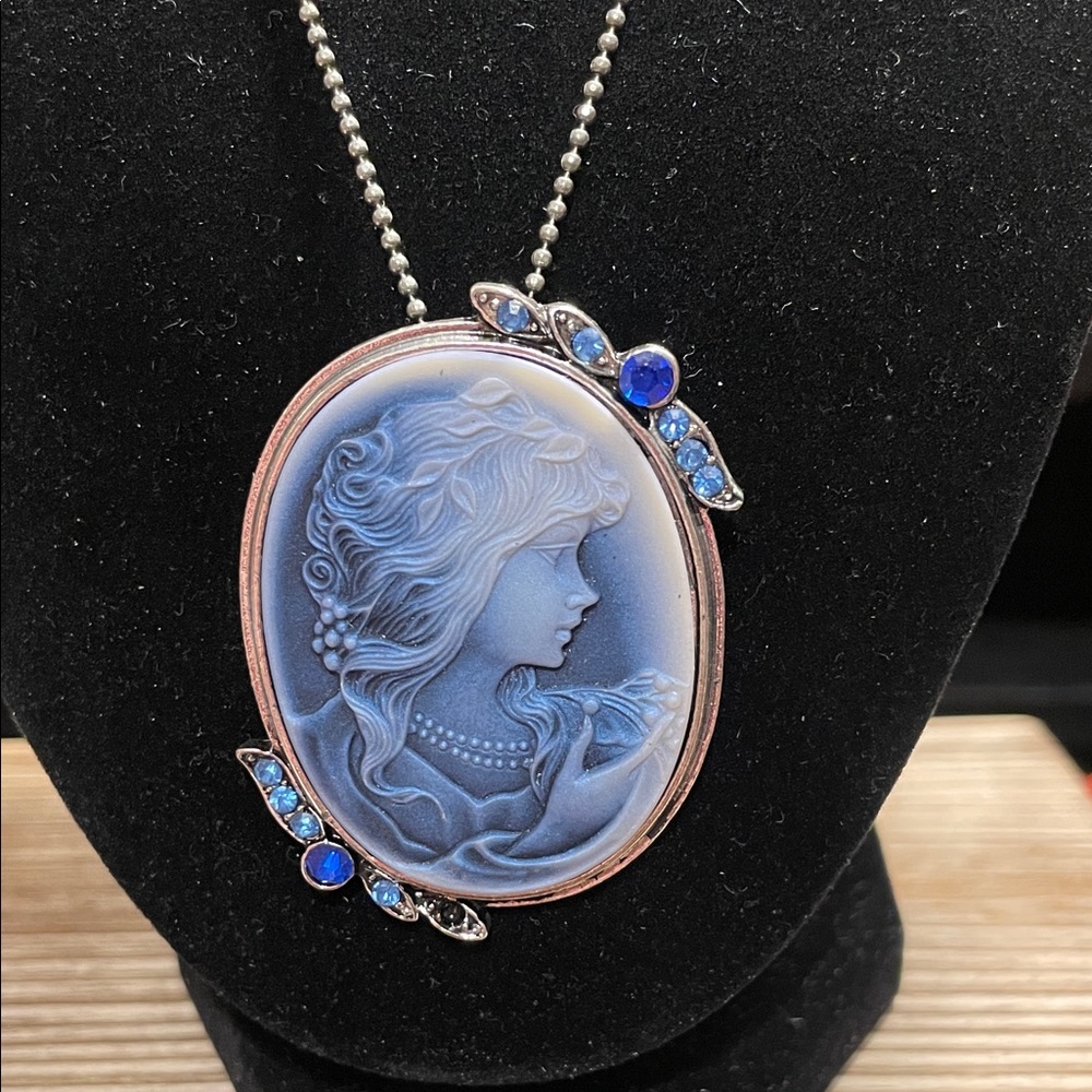 Elegant Blue Cameo Pendant Necklace
